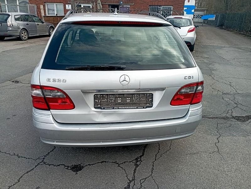Gebraucht Mercedes E220 Elegance 170 PS (125 kW) 2008 Silber Kombi