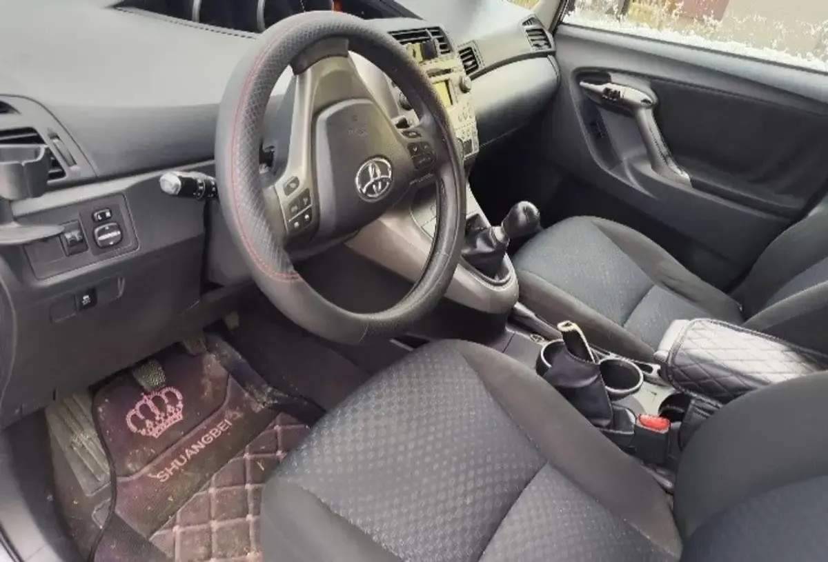 Gebraucht Toyota Verso Executive 126 PS (92 kW) 2010 Grau Van / Kleinbus