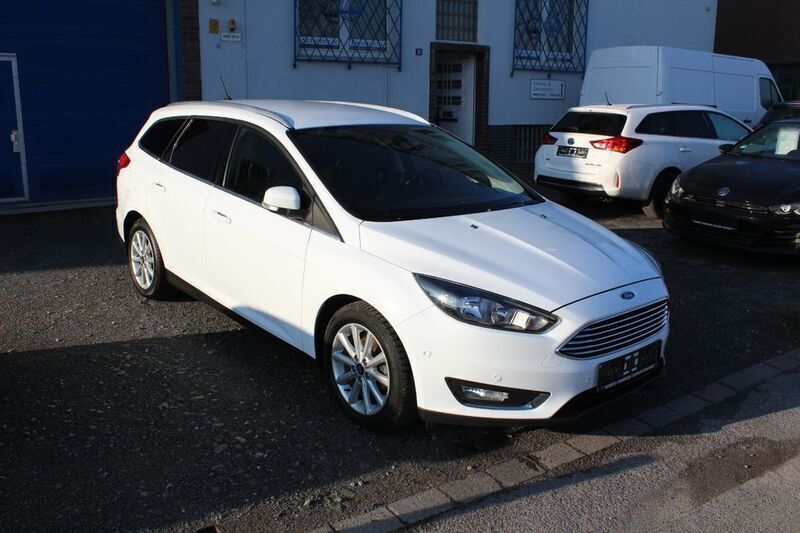 Weiß Gebraucht 2018 Ford Focus Titanium Limousine | 5.990 € (Etwas zu teuer) - Bild 1/4