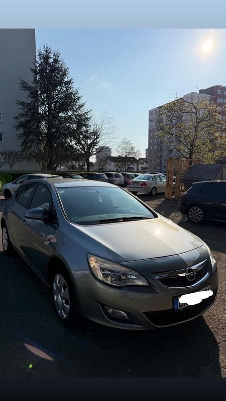 Second-hand Opel Astra 87 CP (63 kW) 2011 Gri Hatchback