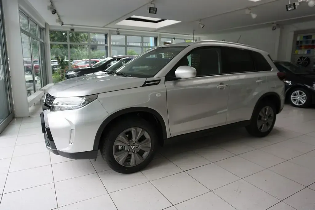 Neu Suzuki Vitara Comfort 110 PS (80 kW) 2026 Silber SUV