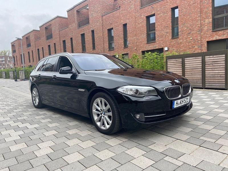 Schwarz Gebraucht 2011 BMW 525 Kombi | 9.299 € (Fairer Preis) - Bild 1/4