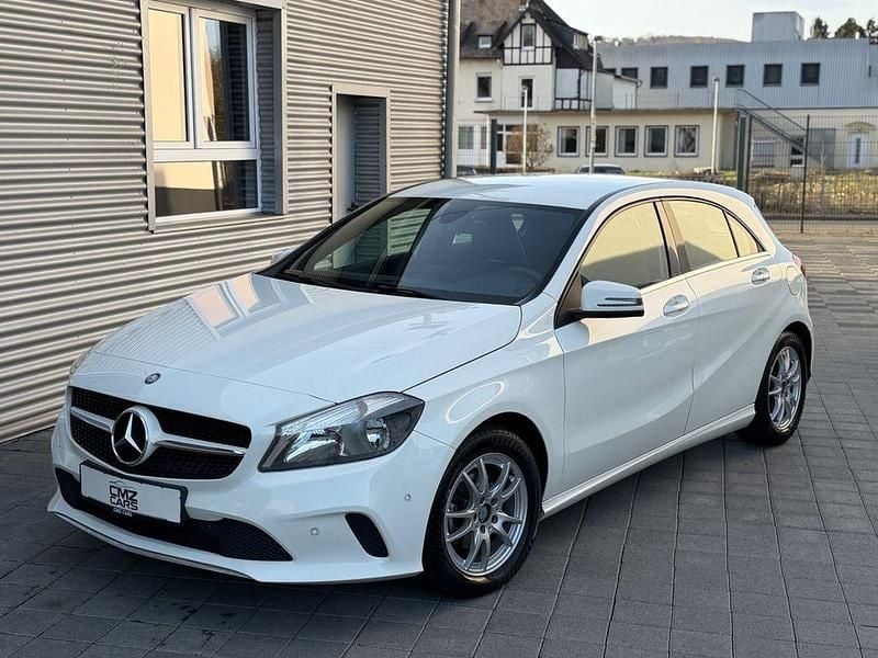 Gebraucht Mercedes A180 109 PS (80 kW) 2016 Weiß Limousine