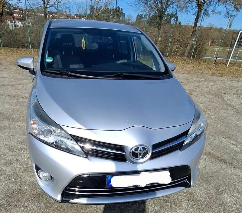 Grau Gebraucht 2016 Toyota Verso Comfort Van / Kleinbus | 9.750 € (Fairer Preis) - Bild 1/4