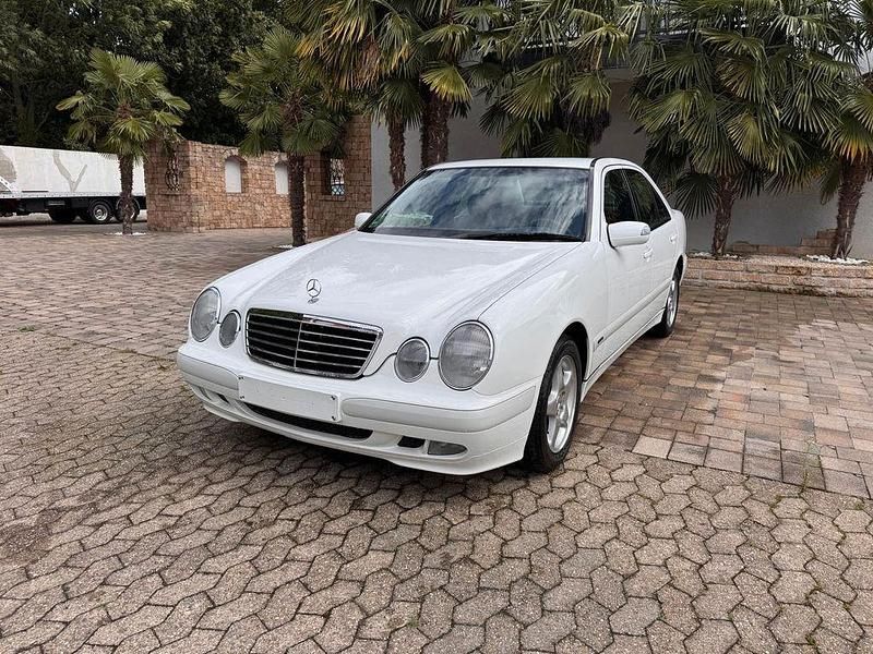 Gebraucht Mercedes E220 Classic 143 PS (105 kW) 2000 Weiß Limousine