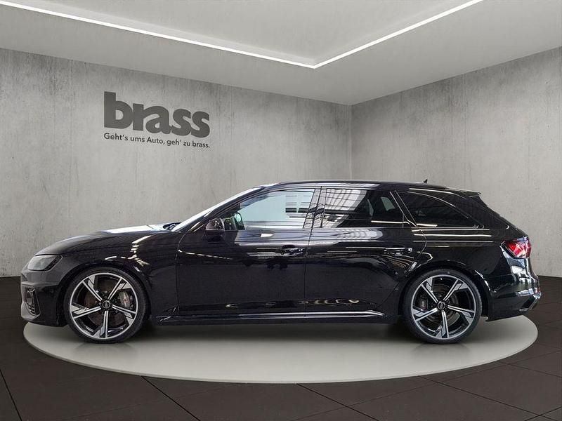 Gebraucht Audi RS4 Ambiente 450 PS (330 kW) 2023 Mythosschwarz metallic Kombi