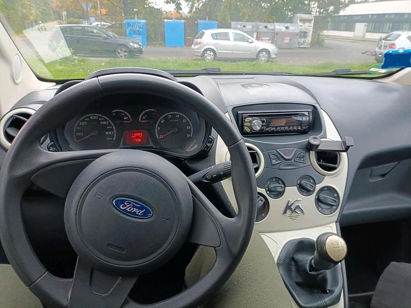 Grün Gebraucht 2013 Ford Ka Kleinwagen | 2.200 € (Superpreis) - Bild 1/4