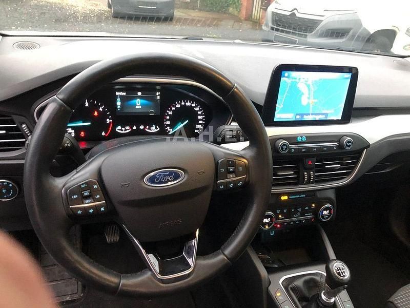 Gebraucht Ford Focus Titanium 120 PS (88 kW) 2020 Silber Limousine