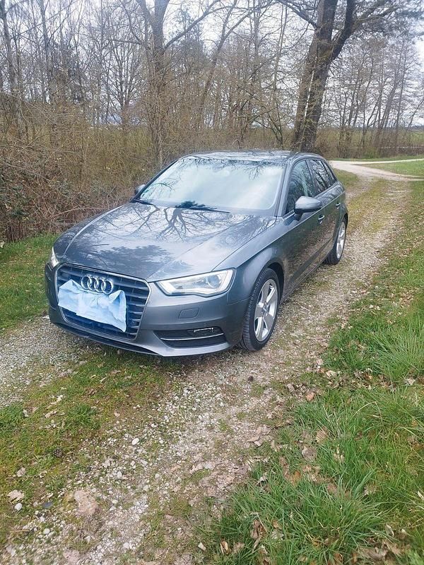 Gebraucht Audi A3 Ambiente 150 PS (110 kW) 2015 Grau Limousine