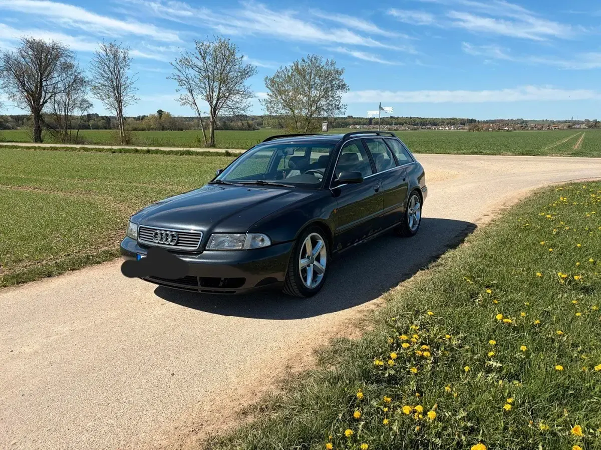 Gebraucht Audi A4 Basis 193 PS (141 kW) 1998 Schwarz Kombi