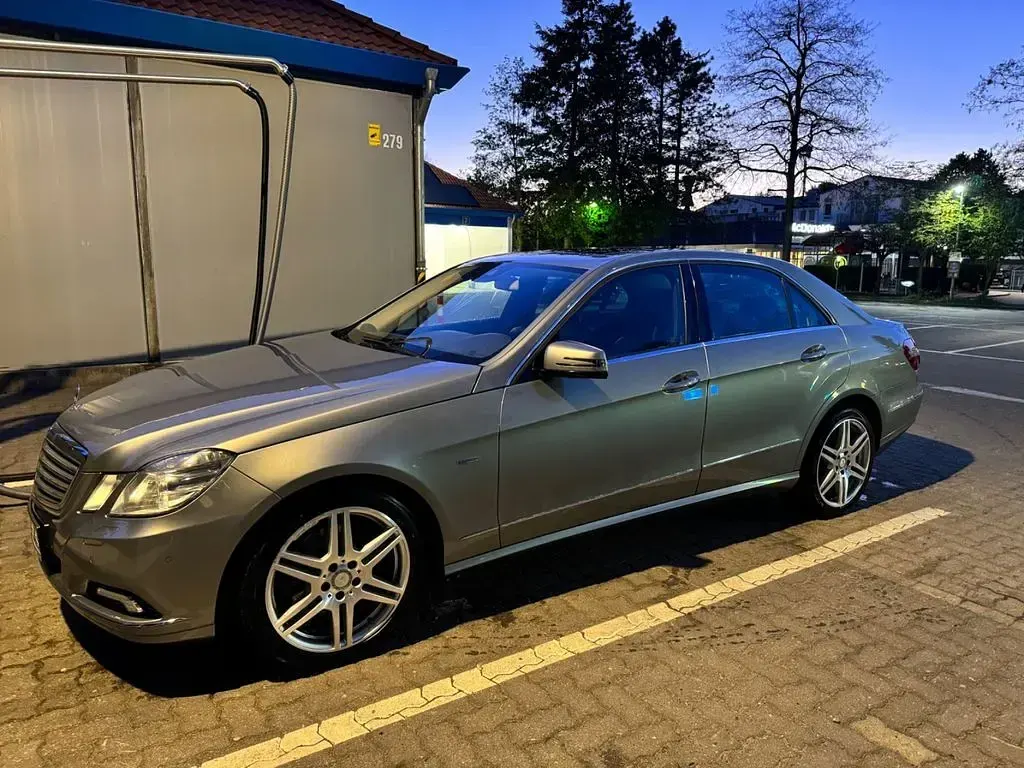Gebraucht Mercedes E350 Elegance 292 PS (214 kW) 2010 Silber Limousine