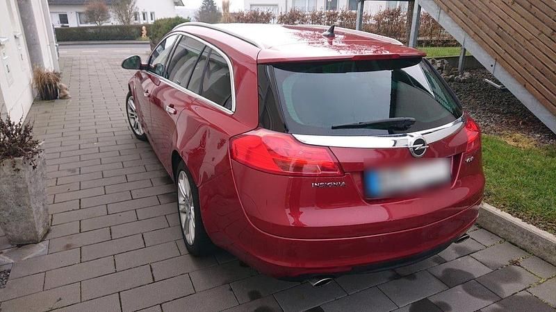 Gebraucht Opel Insignia 260 PS (191 kW) 2009 Rot Kombi