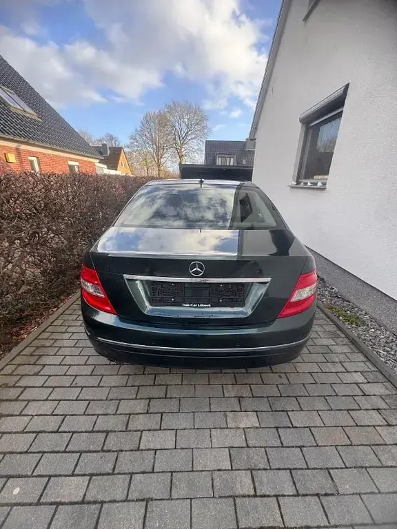 Gebraucht Mercedes C180 156 PS (114 kW) 2010 Grün Limousine