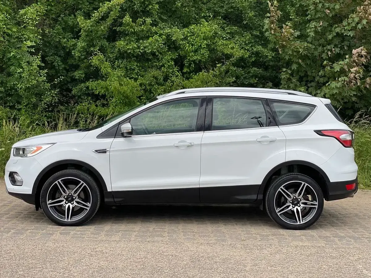 Gebraucht Ford Kuga Business Edition 150 PS (110 kW) 2017 Frostweiß SUV