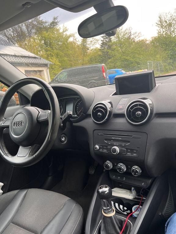 Second-hand Audi A1 Attraction 122 CP (89 kW) 2010 Maro Hatchback
