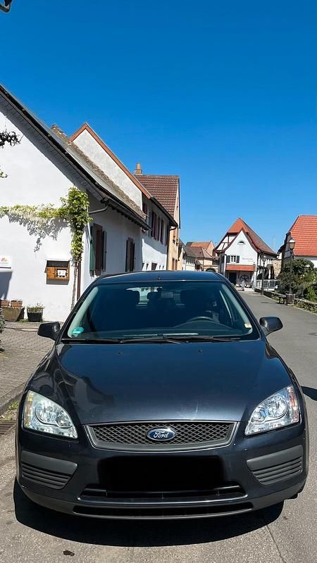 Usata Ford Focus 100 CV (73 kW) 2006 Blu Utilitaria