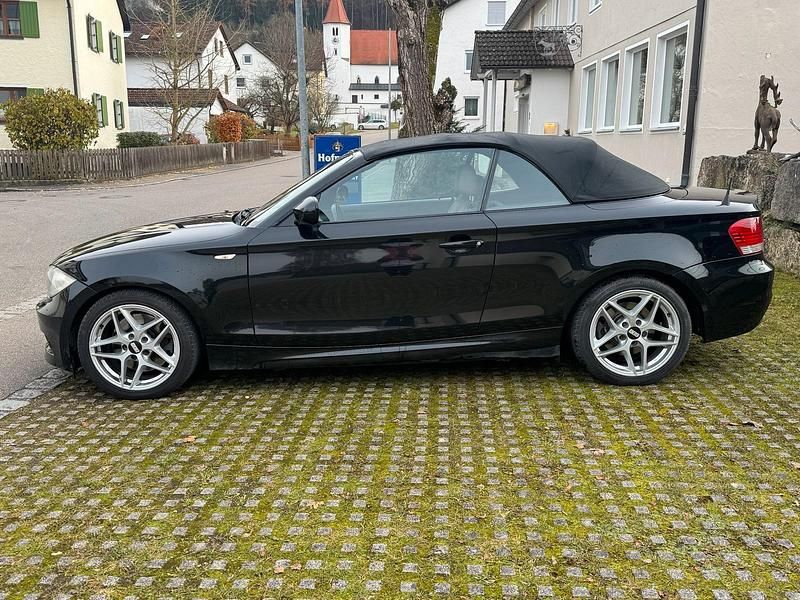Schwarz Gebraucht 2009 BMW 123 Cabriolet M Sport Cabrio | 8.200 € (Fairer Preis) - Bild 1/4