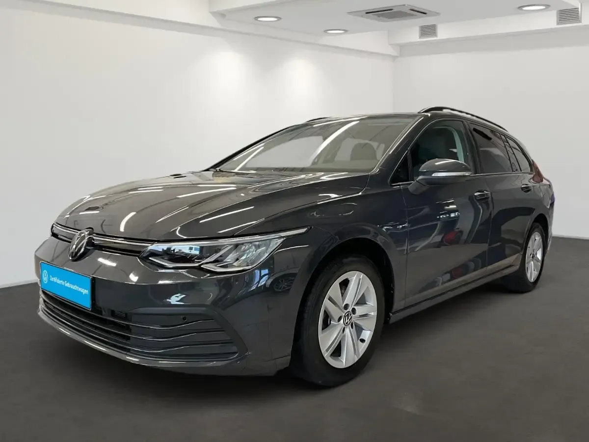 Gebraucht VW Golf VIII Life 131 PS (96 kW) 2024 Grau Kombi