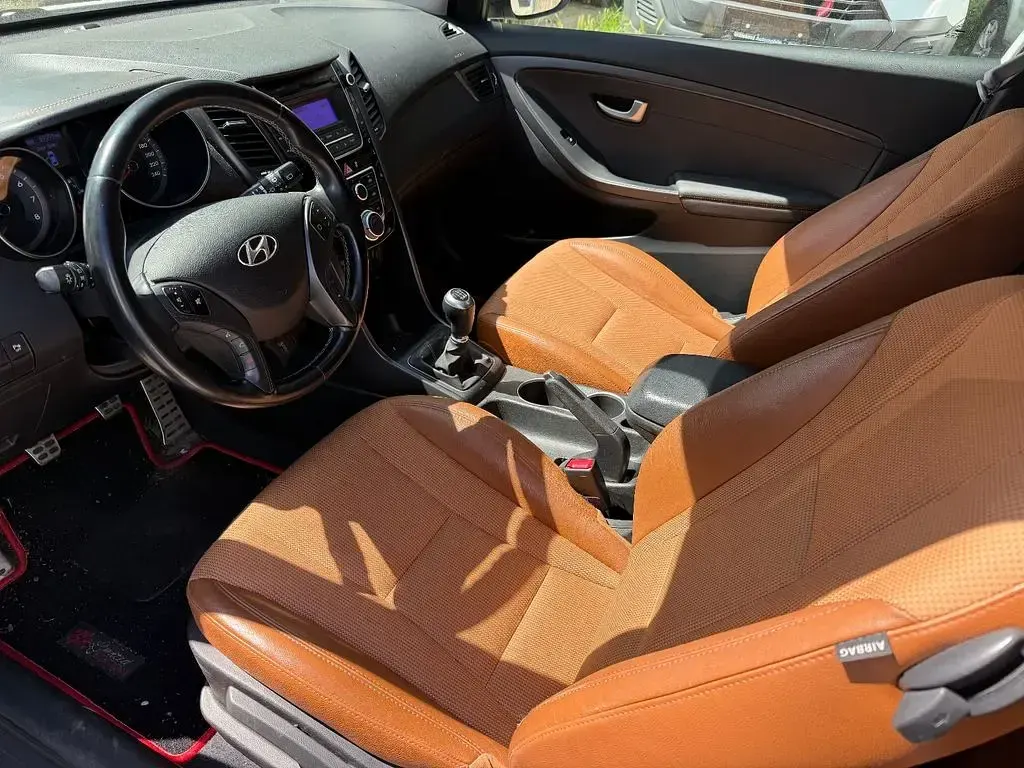 Używany Hyundai i30 135 KM (99 kW) 2013 Biały Coupe