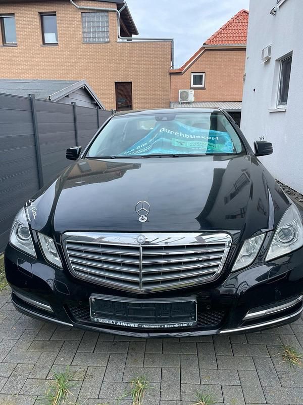 Gebraucht Mercedes E300 231 PS (169 kW) 2012 Schwarz Limousine