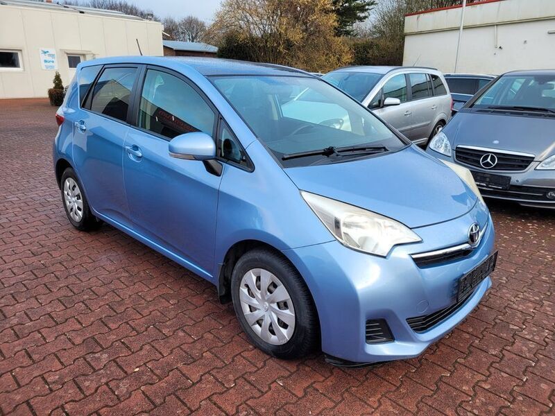 Gebraucht Toyota Verso-S Life 90 PS (66 kW) 2011 Blau Van / Kleinbus