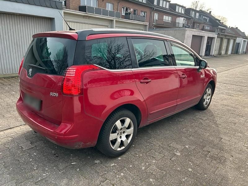 Gebraucht Peugeot 5008 156 PS (114 kW) 2011 Rot Van / Kleinbus