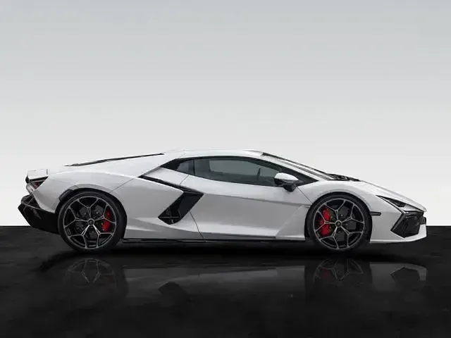 Usata Lamborghini Revuelto 1016 CV (747 kW) 2024 Bianco Coupé