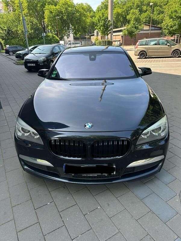 Blau Gebraucht 2012 BMW 740 Limousine | 14.500 € (Fairer Preis) - Bild 1/4
