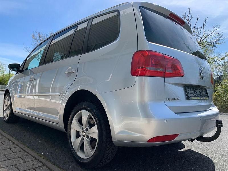 Gebraucht VW Touran Highline 140 PS (102 kW) 2012 Silber Van / Kleinbus