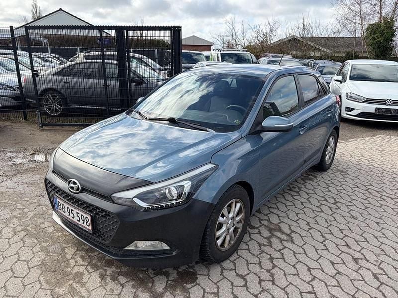 Gebraucht Hyundai i20 84 PS (61 kW) 2016 Blau Limousine