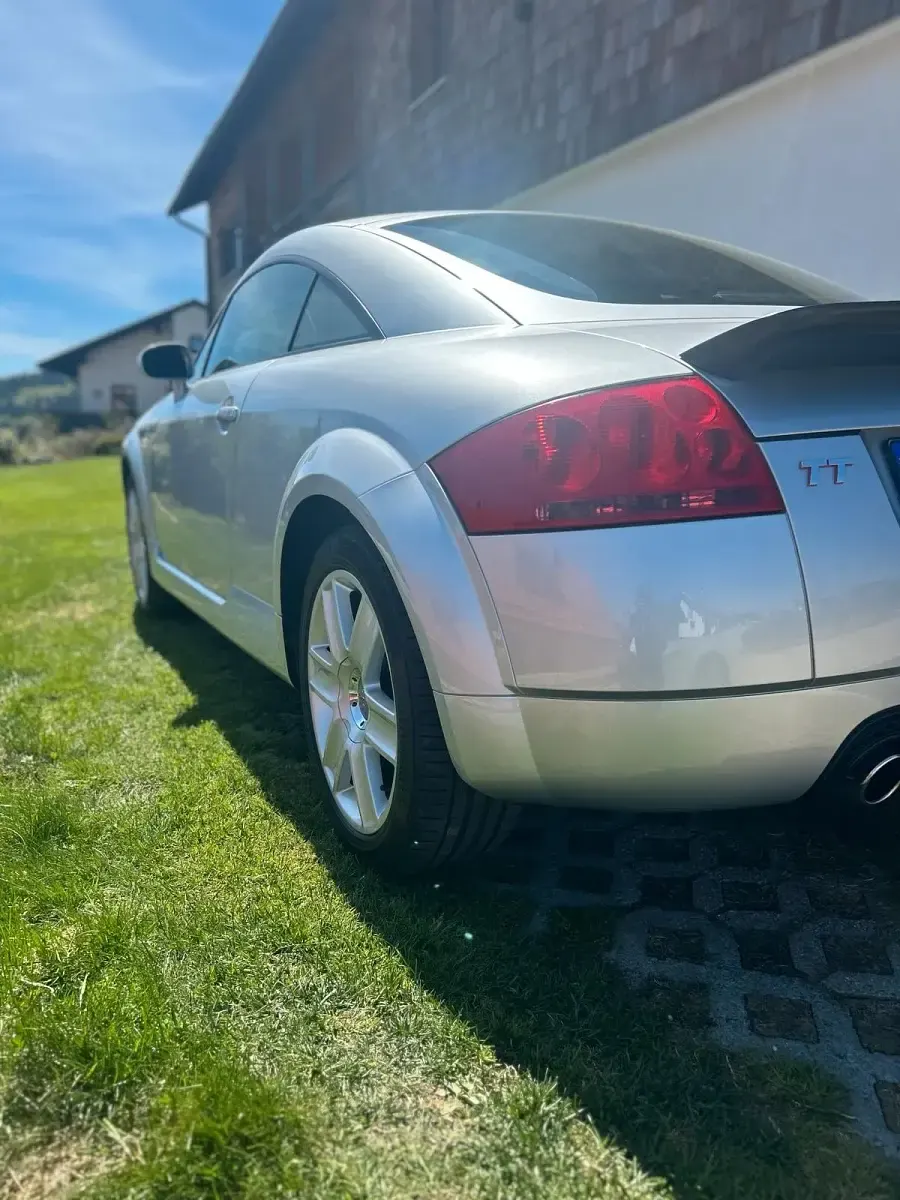 Second-hand Audi TT Basis 250 CP (183 kW) 2004 Argintiu Coupe