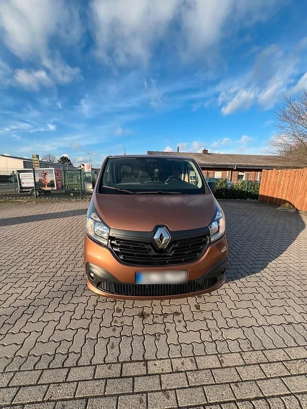 Gebraucht Renault Trafic 140 PS (102 kW) 2017 Braun Van / Kleinbus