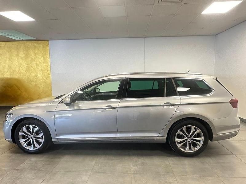 Usata VW Passat Elegance 200 CV (147 kW) 2021 Argento Station wagon