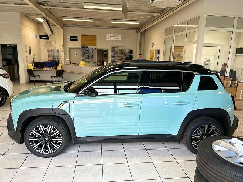 Hautsdefrancegrün+schwarz Gebraucht 2025 Renault 4 E-Tech Iconic SUV | 36.990 € (Fairer Preis) - Bild 1/4