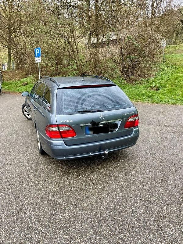 Gebraucht Mercedes E200 Avantgarde 184 PS (135 kW) 2007 Grau Kombi