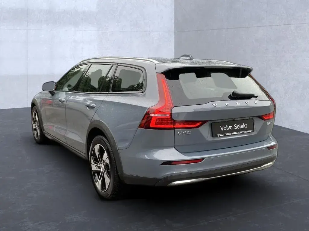 Gebraucht Volvo V60 Plus 197 PS (144 kW) 2023 Thunder grey / (metallic) Kombi