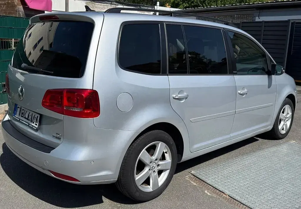 Gebraucht VW Touran Style 105 PS (77 kW) 2012 Silber Van / Kleinbus