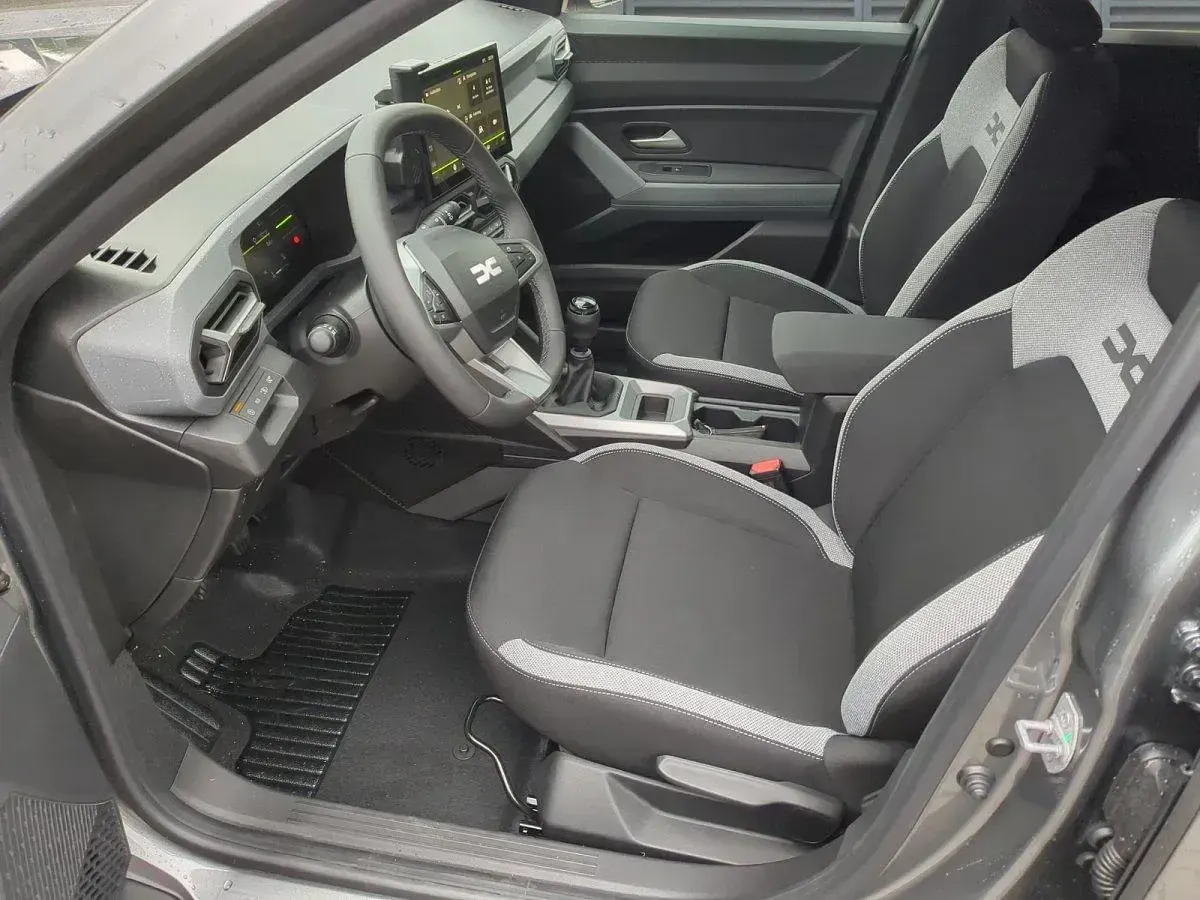 Neu Dacia Duster Journey 122 PS (89 kW) 2025 Dolomitgrau SUV