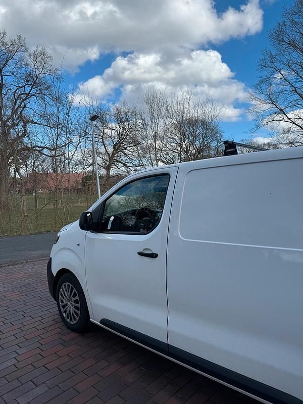 Używany Opel Vivaro 122 KM (89 kW) 2021 Biały Minivan