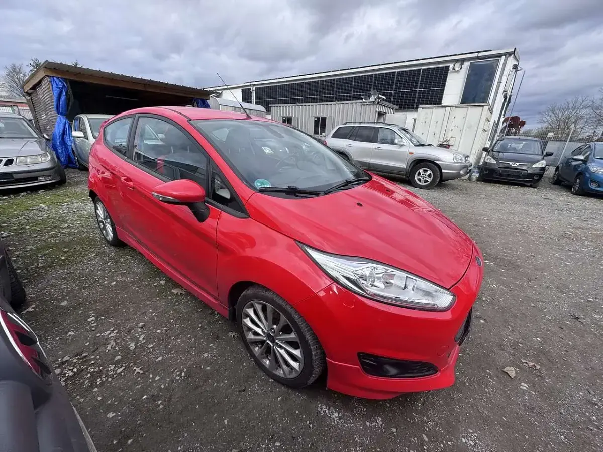 Gebraucht Ford Fiesta Sport 95 PS (69 kW) 2013 Rot Limousine
