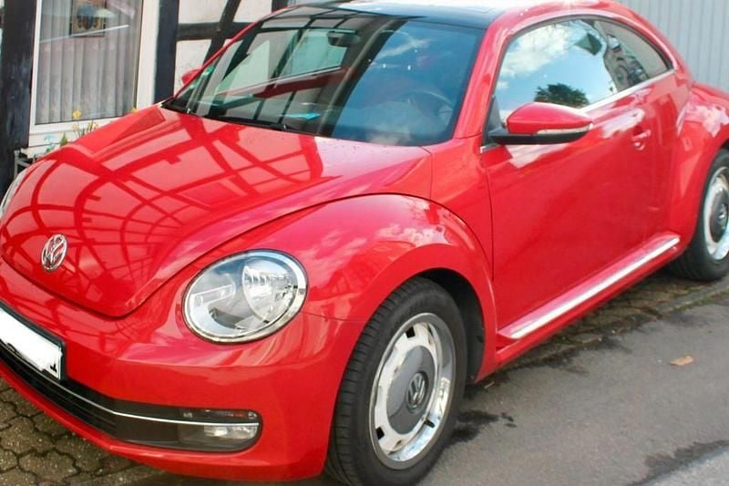 Gebraucht VW Beetle Design 105 PS (77 kW) 2011 Rot Kleinwagen