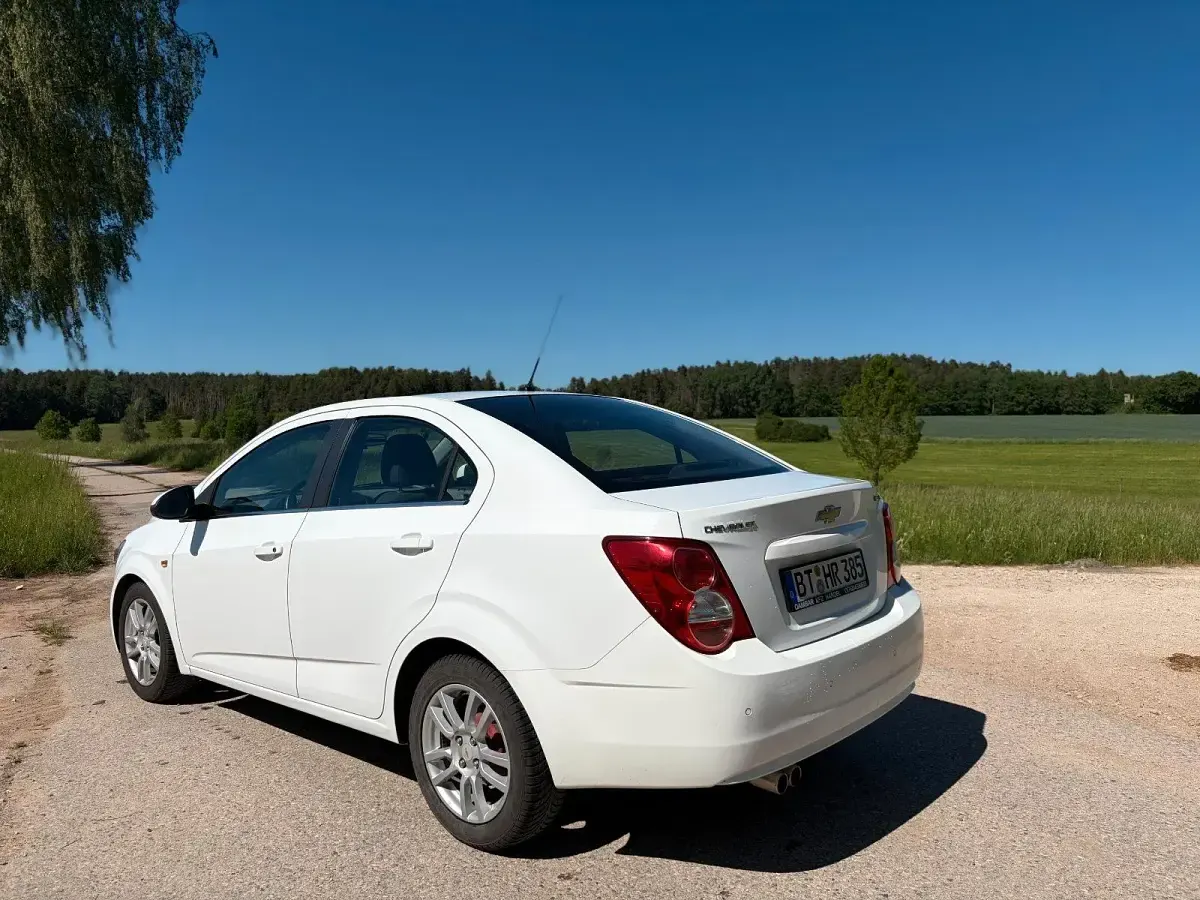 Używany Chevrolet Aveo 101 KM (74 kW) 2011 Biały Sedan/Limuzyna