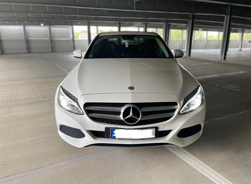 Weiß Gebraucht 2016 Mercedes C250 Avantgarde Limousine | 14.500 € (Superpreis) - Bild 1/4