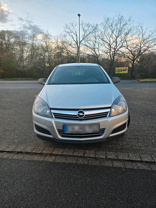 Gebraucht Opel Astra 90 PS (66 kW) 2009 Silber Kleinwagen