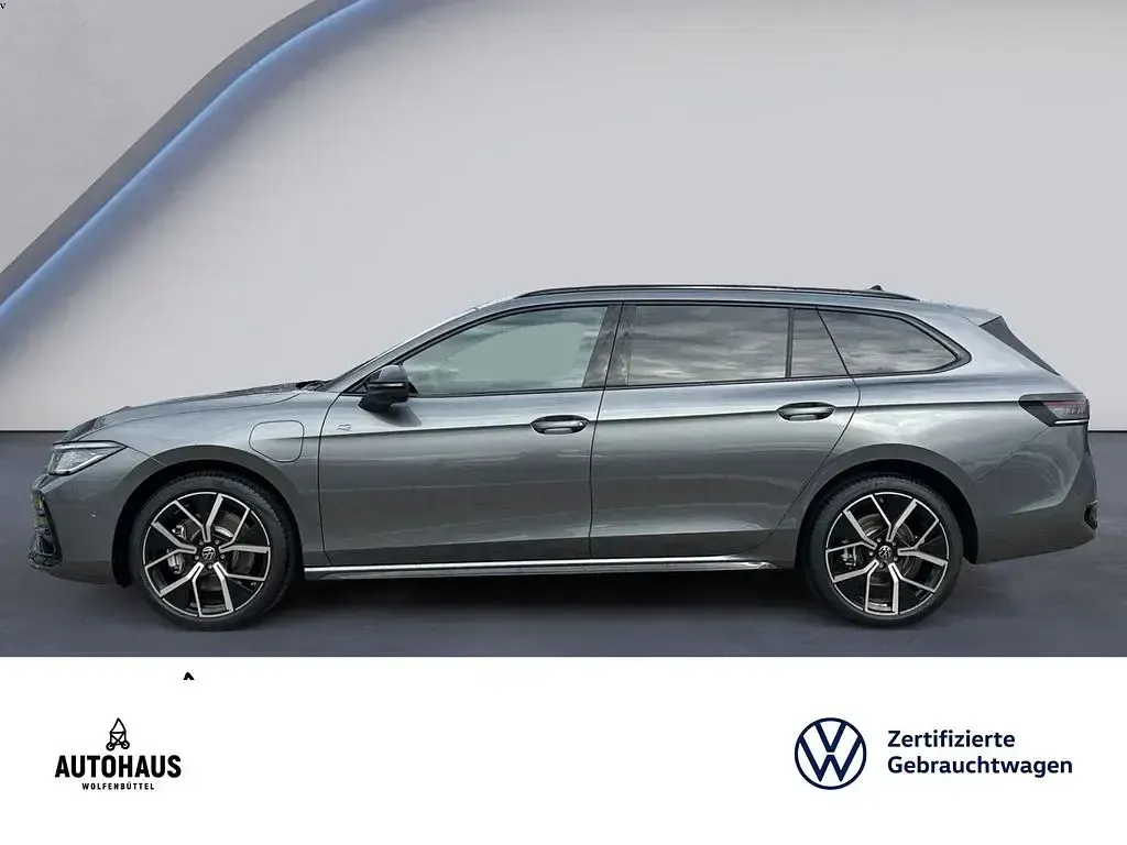 Gebraucht VW Passat R-line 177 PS (130 kW) 2026 Grau Kombi