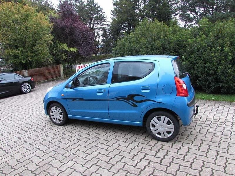Gebraucht Nissan Pixo Acenta 68 PS (50 kW) 2012 Blau Kleinwagen