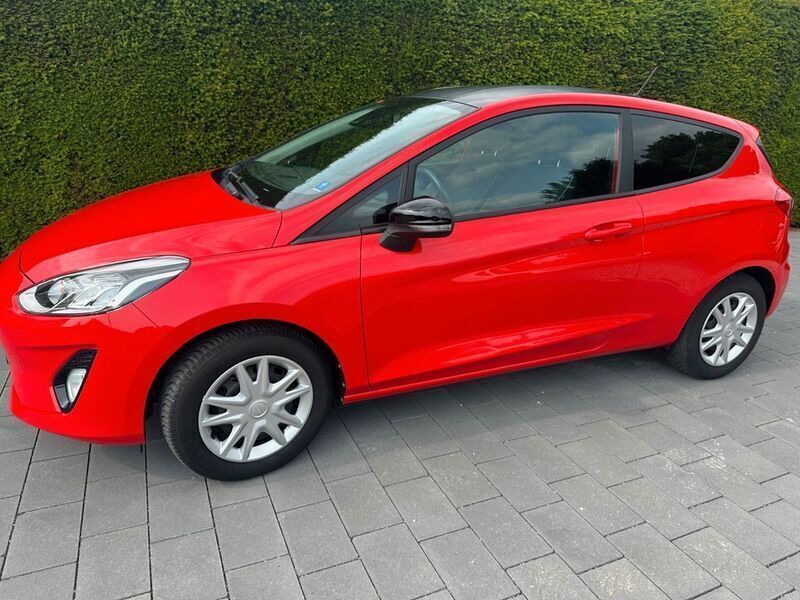 Rot Gebraucht 2017 Ford Fiesta Kleinwagen | 7.890 € (Fairer Preis) - Bild 1/4