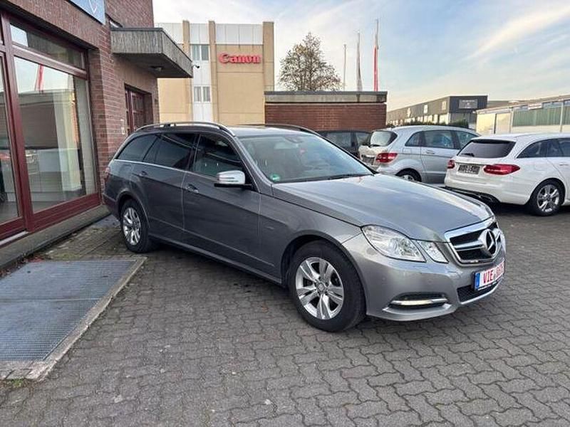 Gebraucht Mercedes E200 184 PS (135 kW) 2011 Silber Kombi