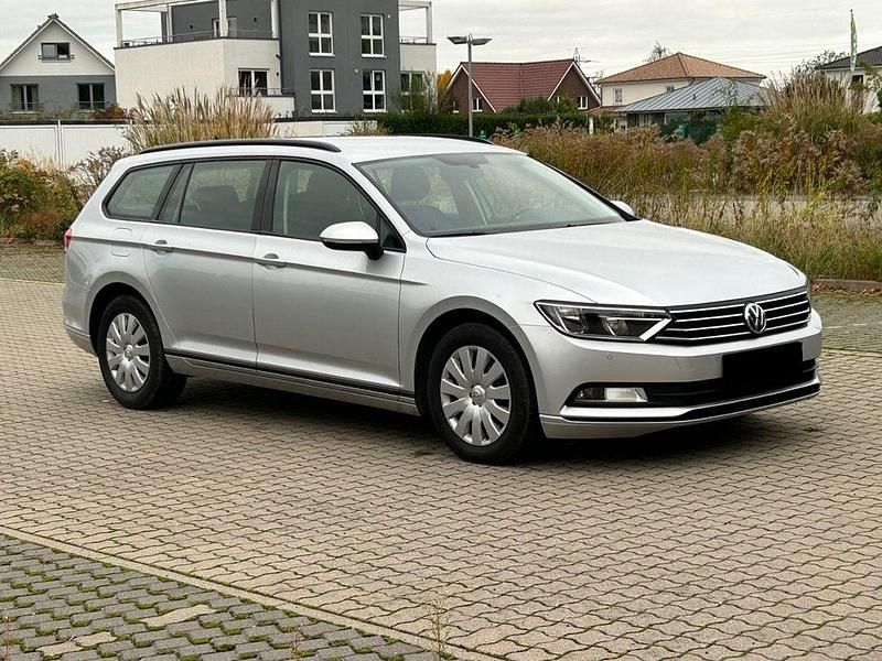 Gebraucht VW Passat Trendline 150 PS (110 kW) 2019 Silber Kombi