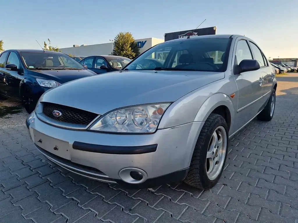 Gebraucht Ford Mondeo Trend 145 PS (106 kW) 2001 Grau Limousine